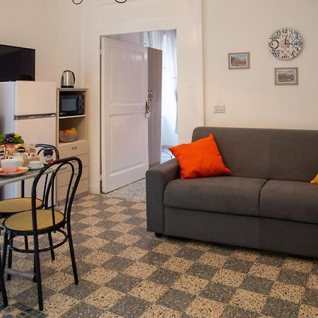 Domus Anticaglia By Domusextra Apartment Naples Luaran gambar