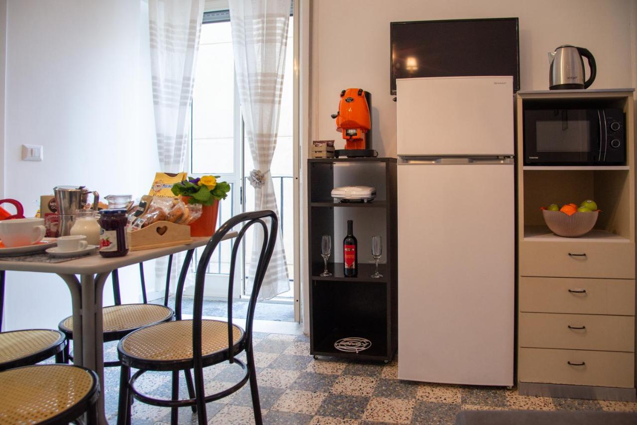 Domus Anticaglia By Domusextra Apartment Naples Luaran gambar