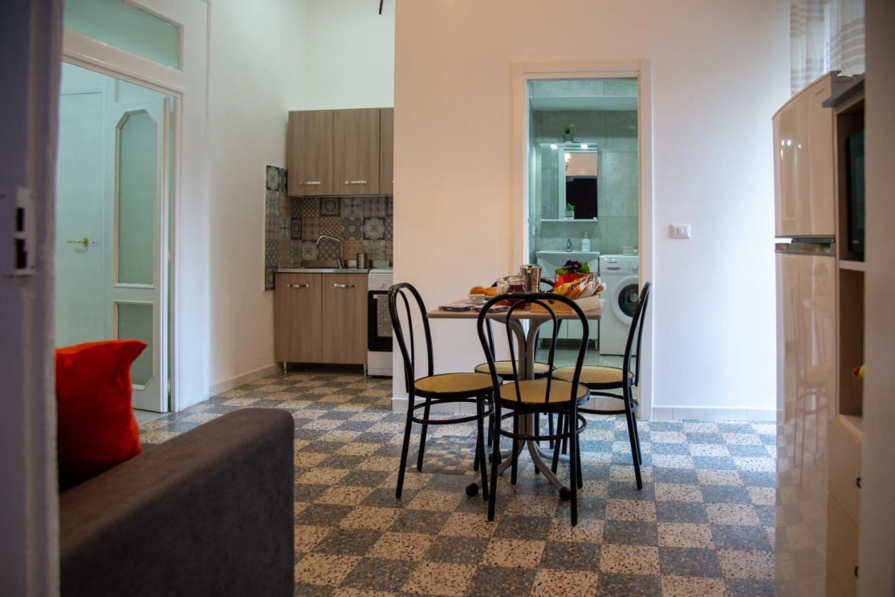 Domus Anticaglia By Domusextra Apartment Naples Luaran gambar